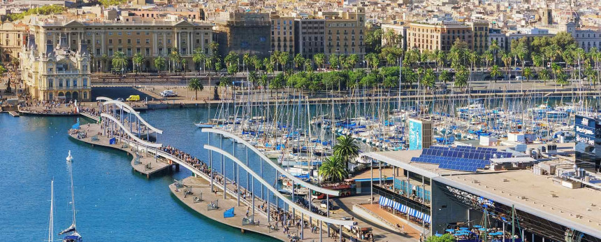Barcelona prohíbe a los cruceros atracar cerca del centro de la ciudad